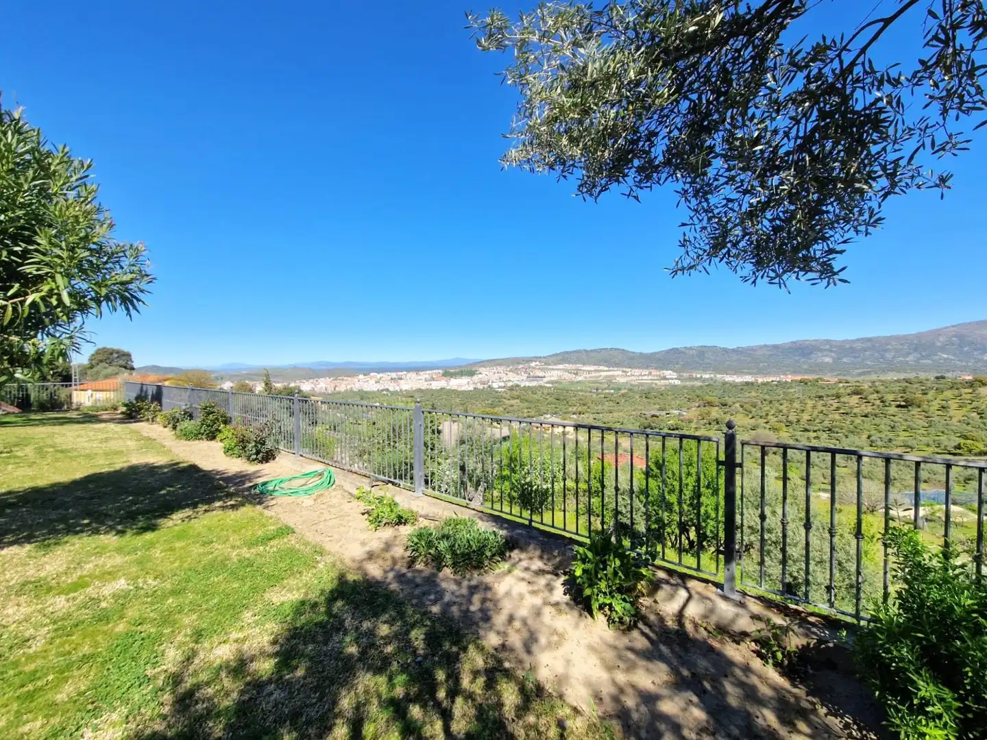 Houses for sale in Plasencia  with Air Conditioner, Private garden and Terrace