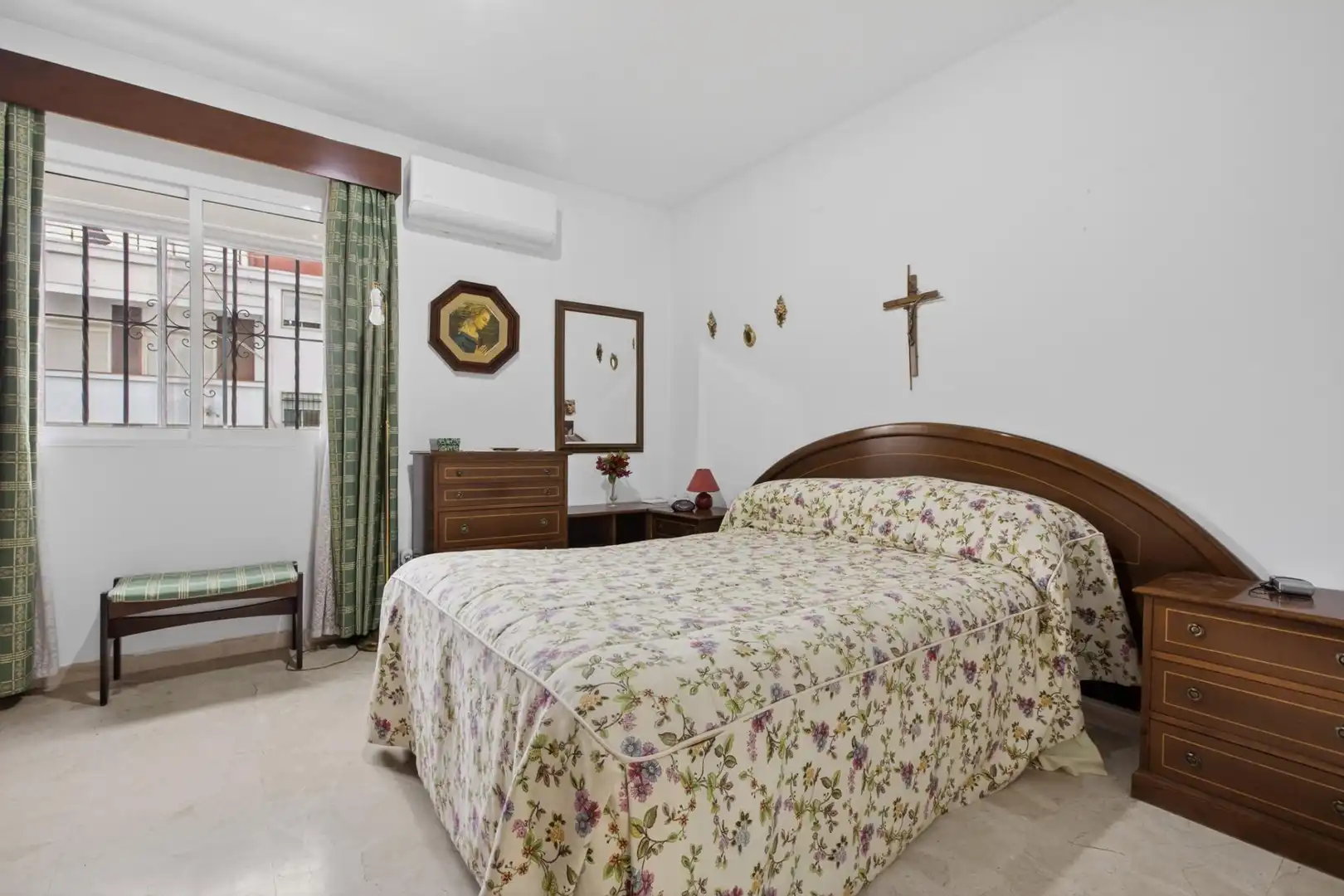Bedroom of Houses for sale in Sevilla  with Air Conditioner, Terrace and Balcony