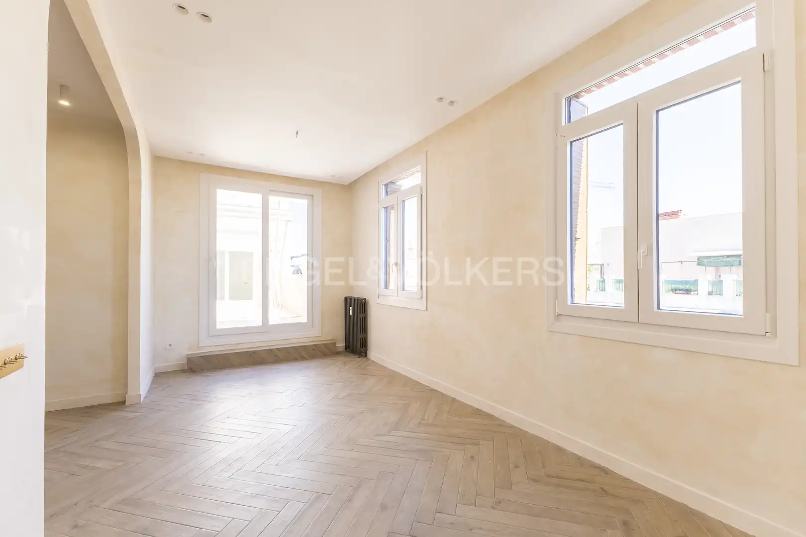 Wohnzimmer von Dachboden zum Verkauf in Madrid mit Klimaanlage, Heizung und Terrasse