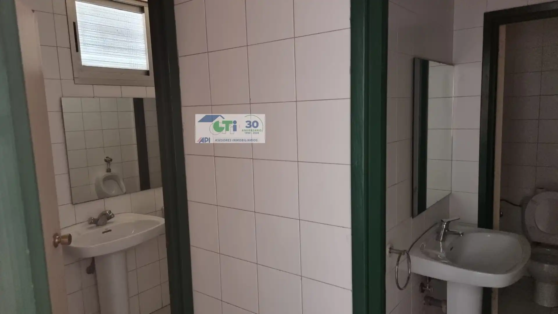 Badezimmer von Fabrikhallen zum Verkauf in Zaragoza