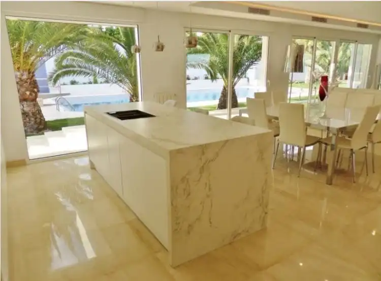 Cuina de Casa o xalet en venda en Alicante / Alacant amb Aire condicionat, Calefacció i Jardí privat