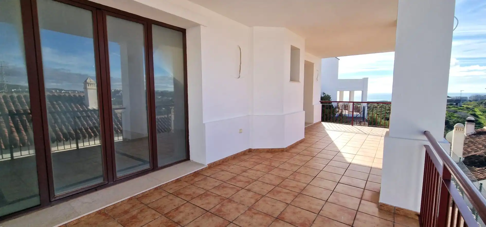 Terrasse von Einfamilien-Reihenhaus zum Verkauf in Cártama mit Privatgarten und Terrasse