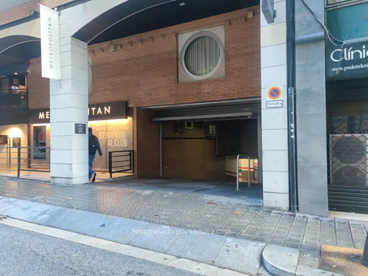 Vista exterior de Garatge en venda en Barcelona