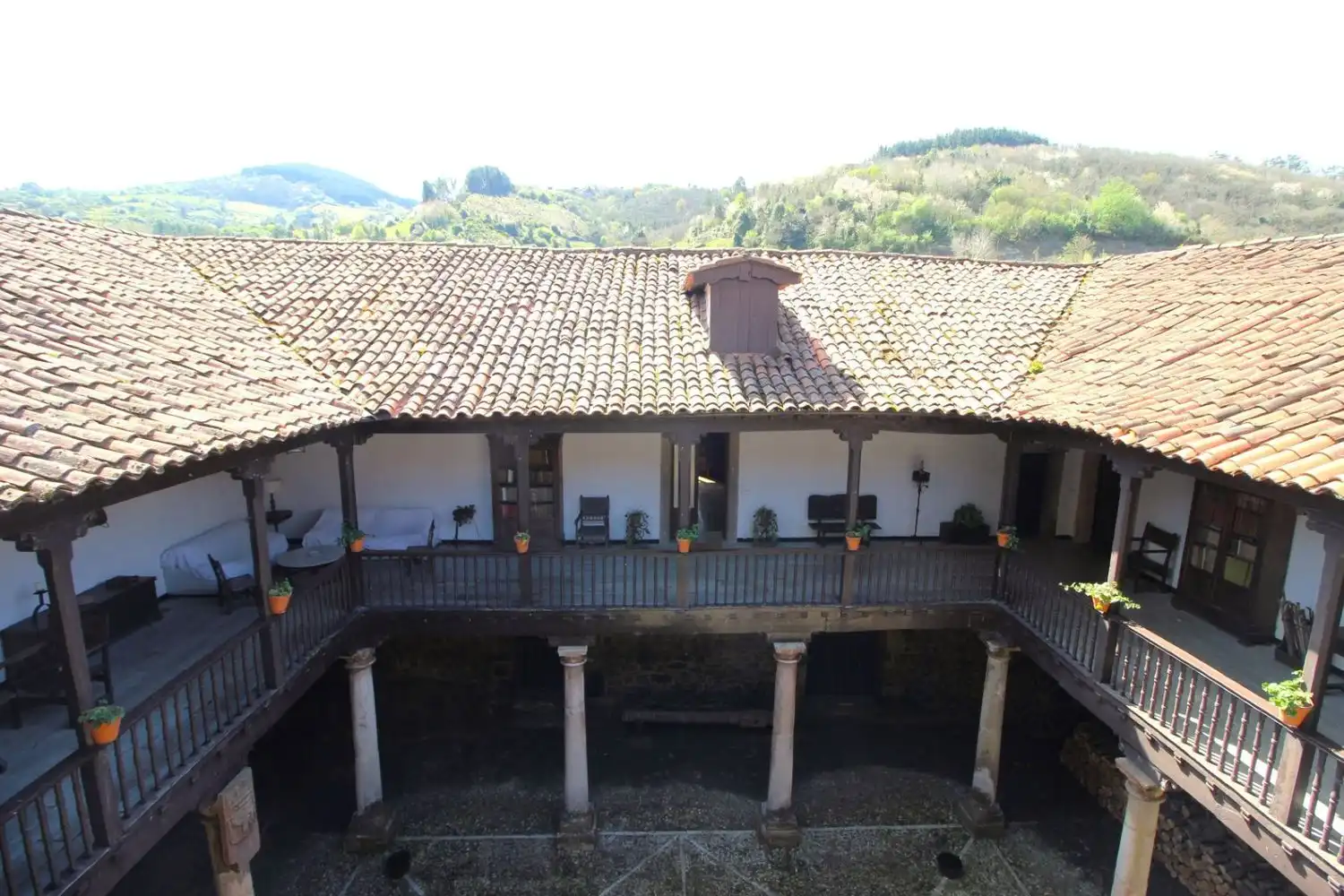 Vista exterior de Casa o xalet en venda en Salas amb Calefacció, Jardí privat i Parquet