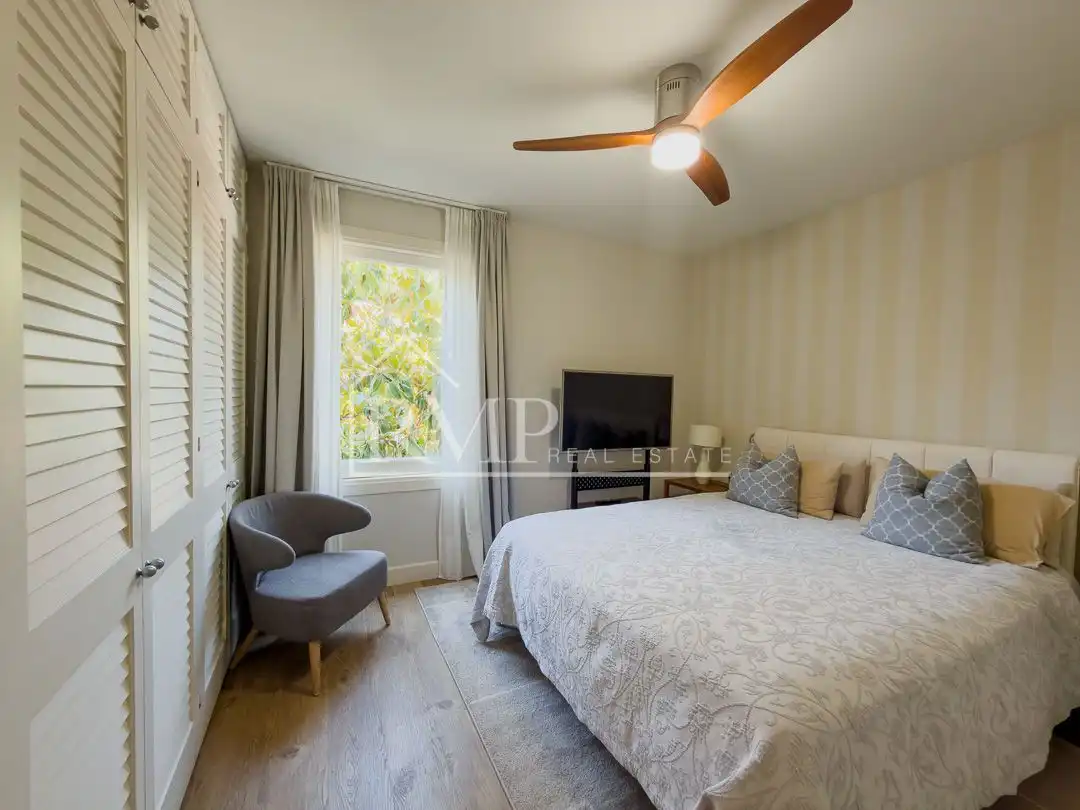 Schlafzimmer von Haus oder Chalet zum Verkauf in Sant Vicenç de Montalt mit Klimaanlage, Heizung und Privatgarten
