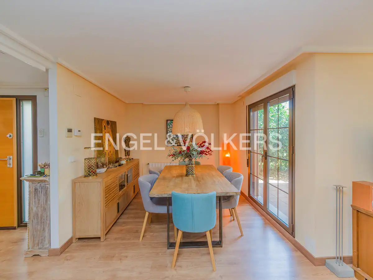 Comedor de Casa adosada en venta en Mutxamel con Aire acondicionado, Calefacción y Jardín privado