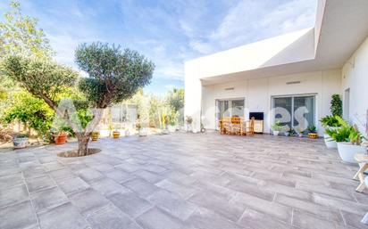 Vista exterior de Casa o xalet en venda en San Vicente del Raspeig / Sant Vicent del Raspeig amb Terrassa i Piscina