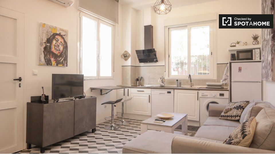 Kitchen of Flat to rent in  Madrid Capital  with Air Conditioner, Heating and Furnished