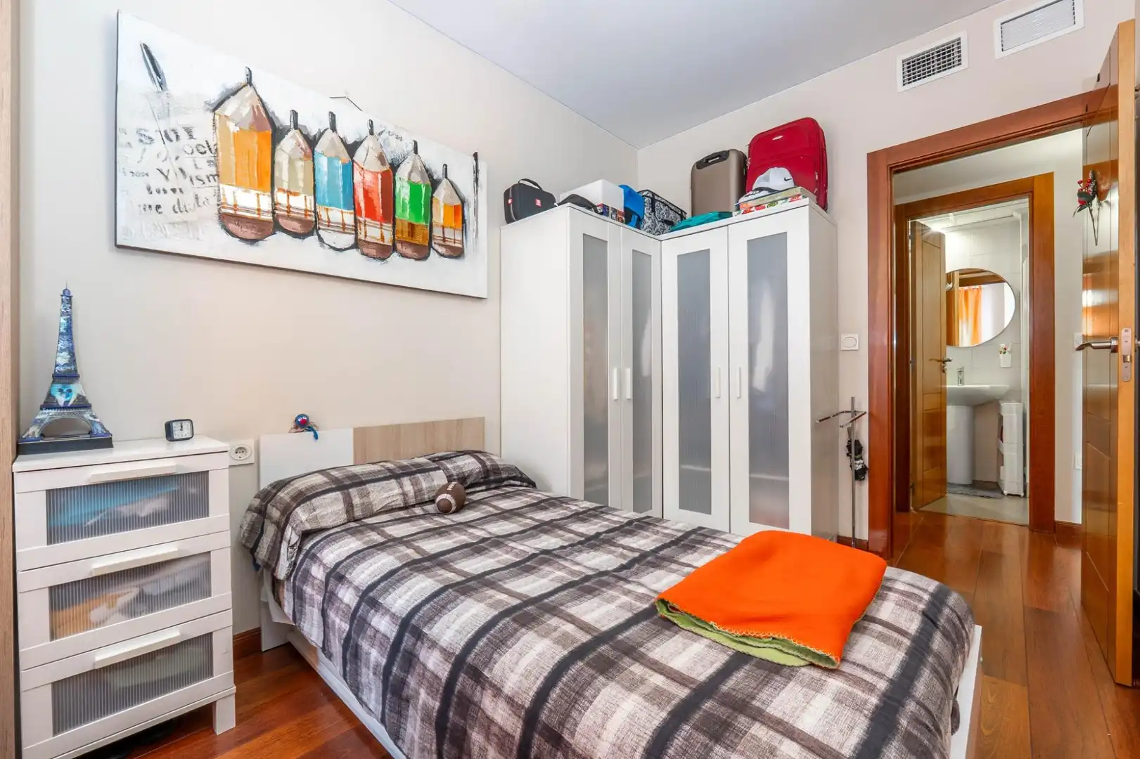 Schlafzimmer von Wohnung zum Verkauf in Granada mit Heizung, Privatgarten und Balkon