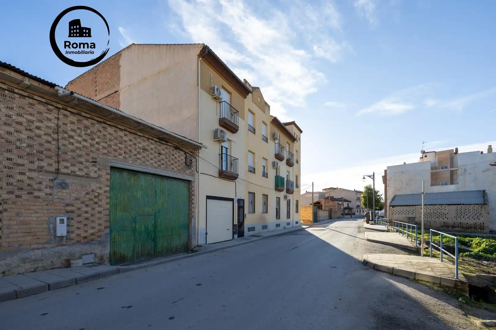 Außenansicht von Wohnung zum Verkauf in Cijuela mit Klimaanlage, Terrasse und Abstellraum