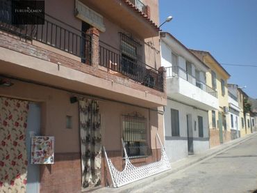 Haus zum Verkauf in Calle ALVARO BAZAN 1