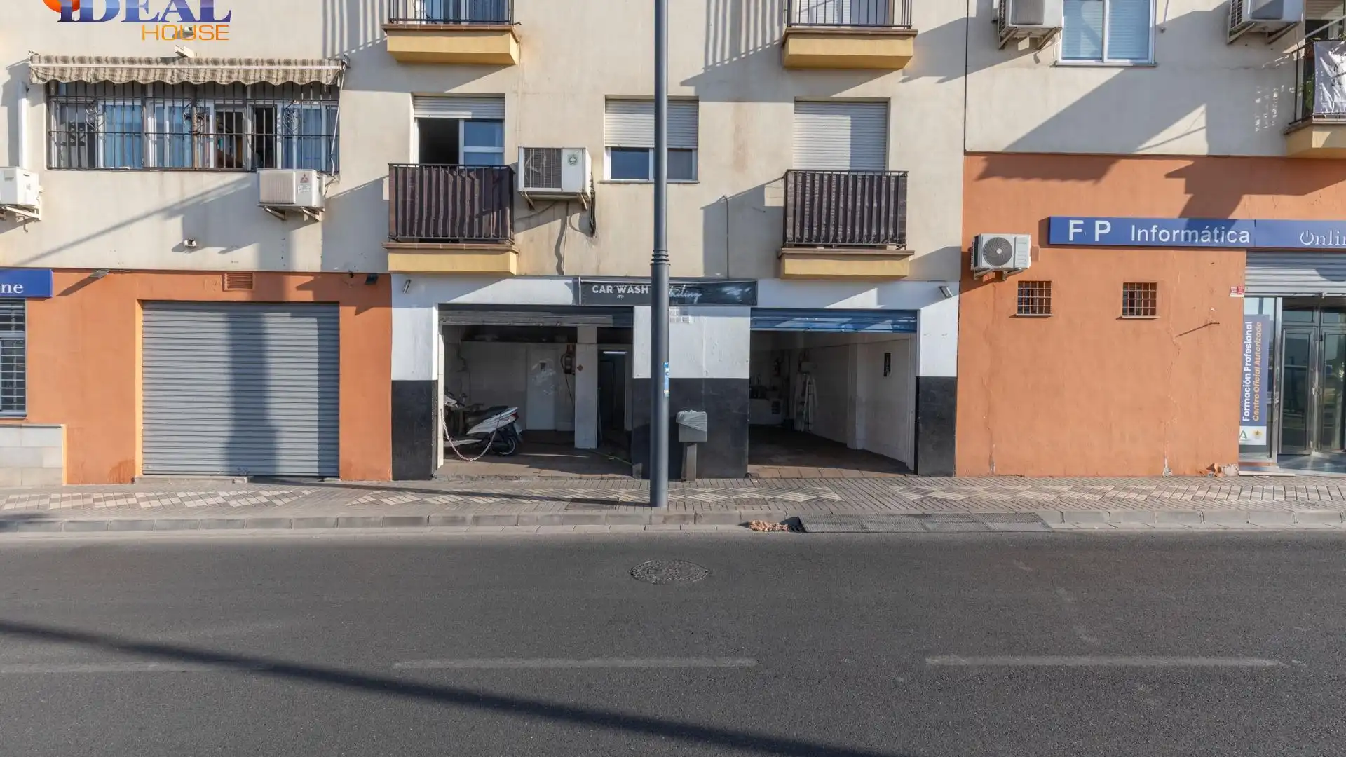 Parking de Local en venta en Maracena