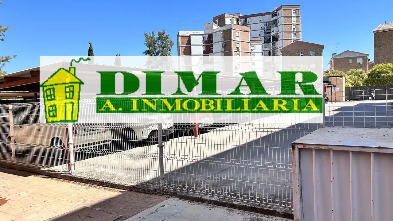 Vista exterior de Pis en venda en Linares amb Traster i Piscina comunitària