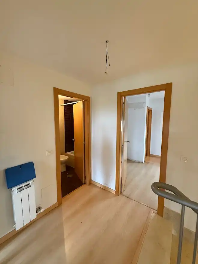 Casa adosada en venda en Garrafe de Torío amb Calefacció, Jardí privat i Parquet