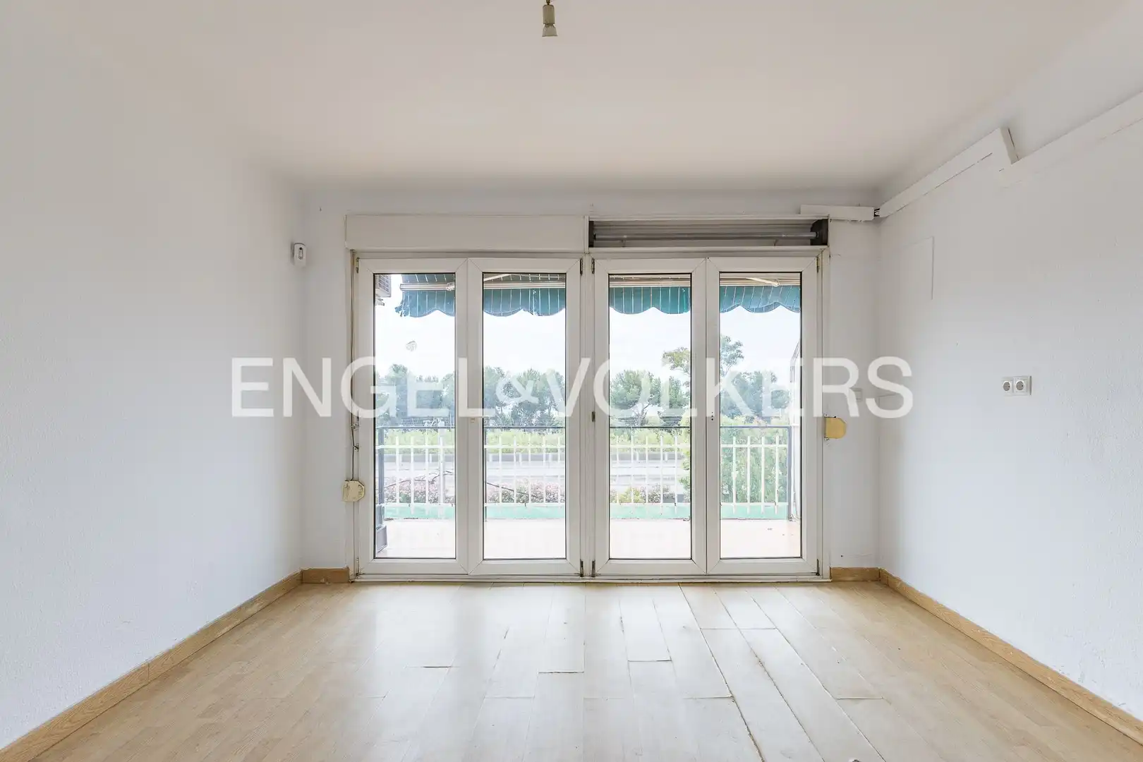 Living room of Attic for sale in Castelldefels  with Air Conditioner, Heating and Parquet flooring