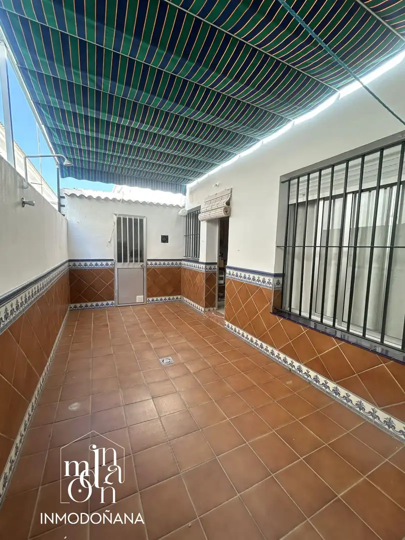 Vista exterior de Casa adosada en venda en Almonte amb Terrassa, Traster i Moblat