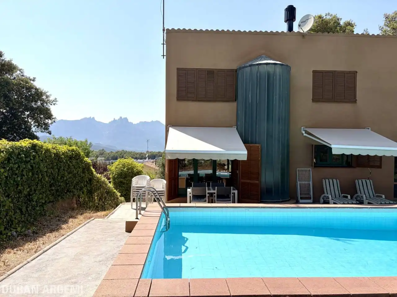 Casa amb piscina en venda a Calle Josep Trueta