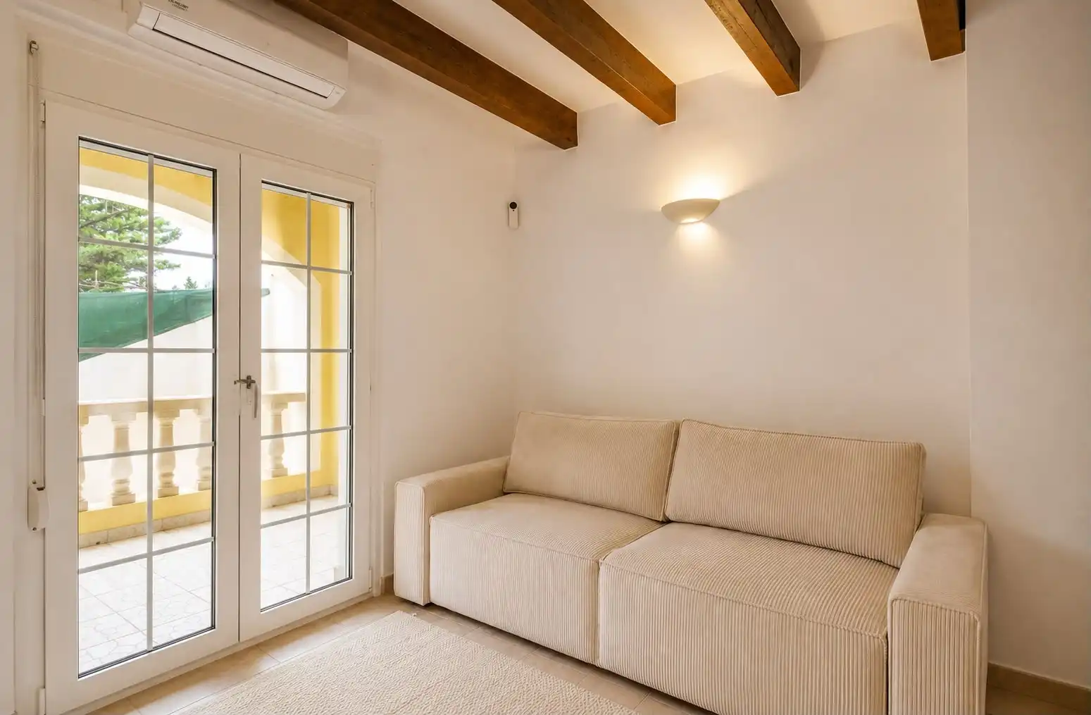 Sala d'estar de Casa o xalet en venda en Ciutadella de Menorca amb Aire condicionat, Jardí privat i Terrassa