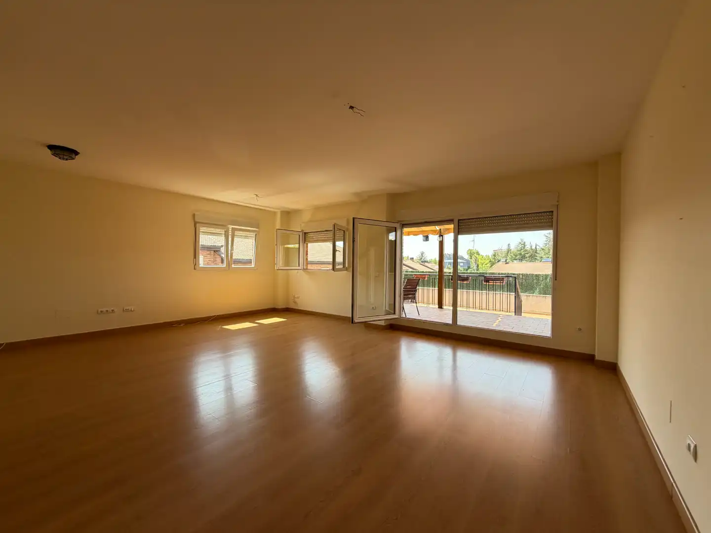 Sala de estar de Casa o chalet en venta en Colmenar Viejo con Calefacción, Jardín privado y Terraza