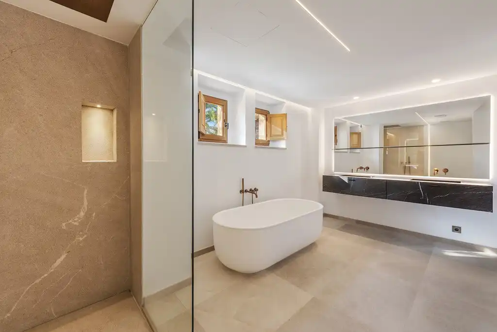 Baño de Finca rústica en venta en Pollença con Aire acondicionado, Calefacción y Jardín privado