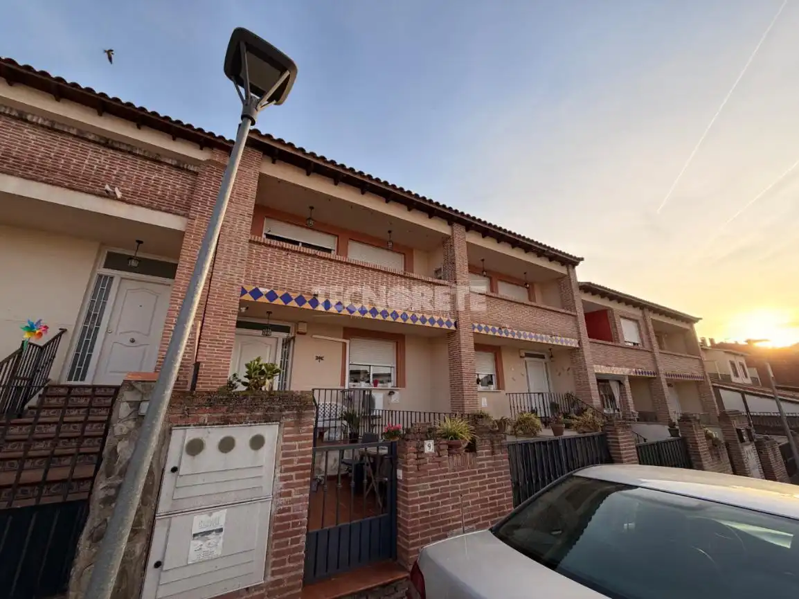 Vista exterior de Casa adosada en venta en Aldeanueva de Barbarroya con Aire acondicionado, Terraza y Amueblado