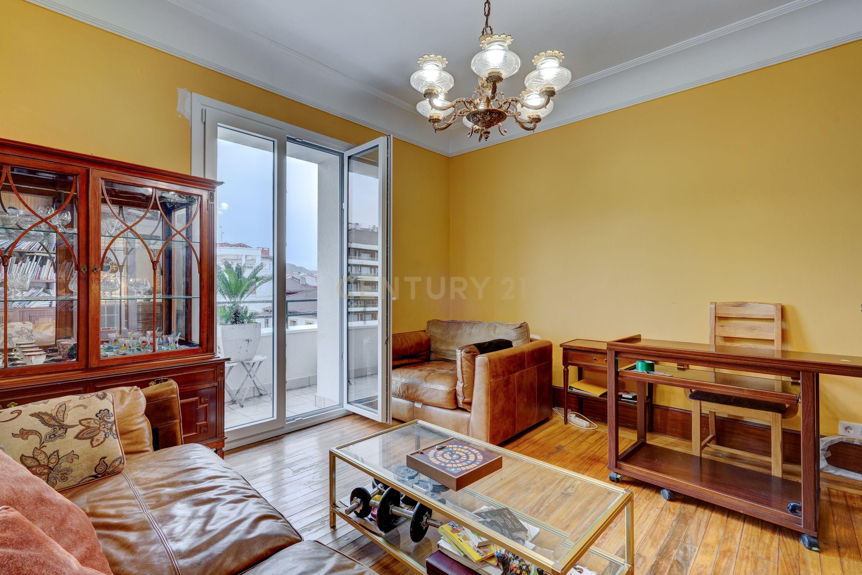 Flat for sale in Colon Ibilbidea, 36, Irun, Spain, 36, Centro - Mendibil - Santiago