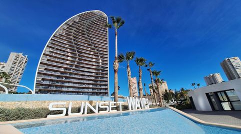 Un apartamento de lujo ubicado en el centro de esta zona privilegiada de Benidorm con vistas al mar. La propiedad se encuentra en
