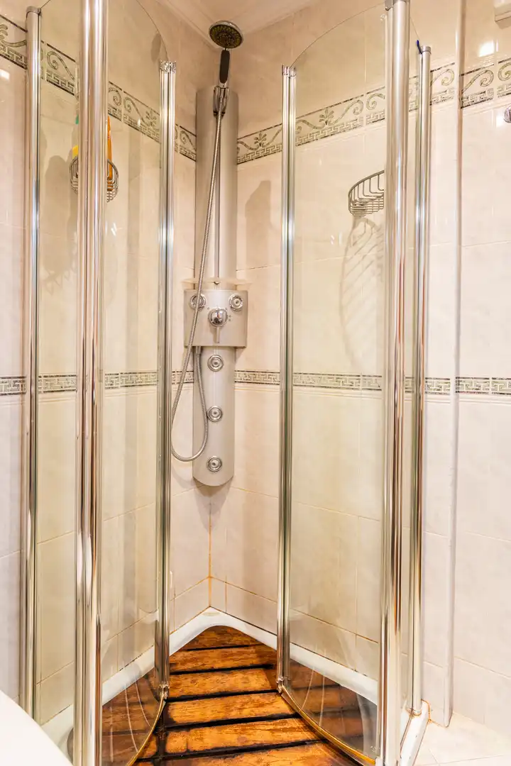 Badezimmer von Dachboden zum Verkauf in Mijas mit Klimaanlage, Terrasse und Schwimmbad