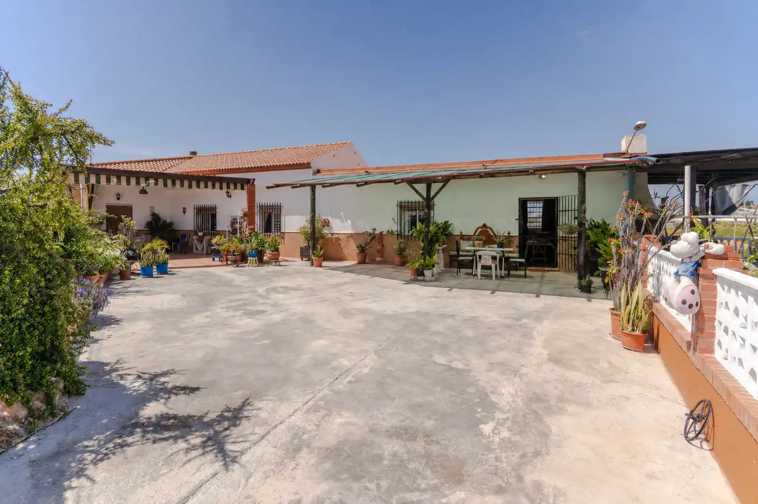 Außenansicht von Country house zum Verkauf in Motril mit Heizung, Abstellraum und Schwimmbad