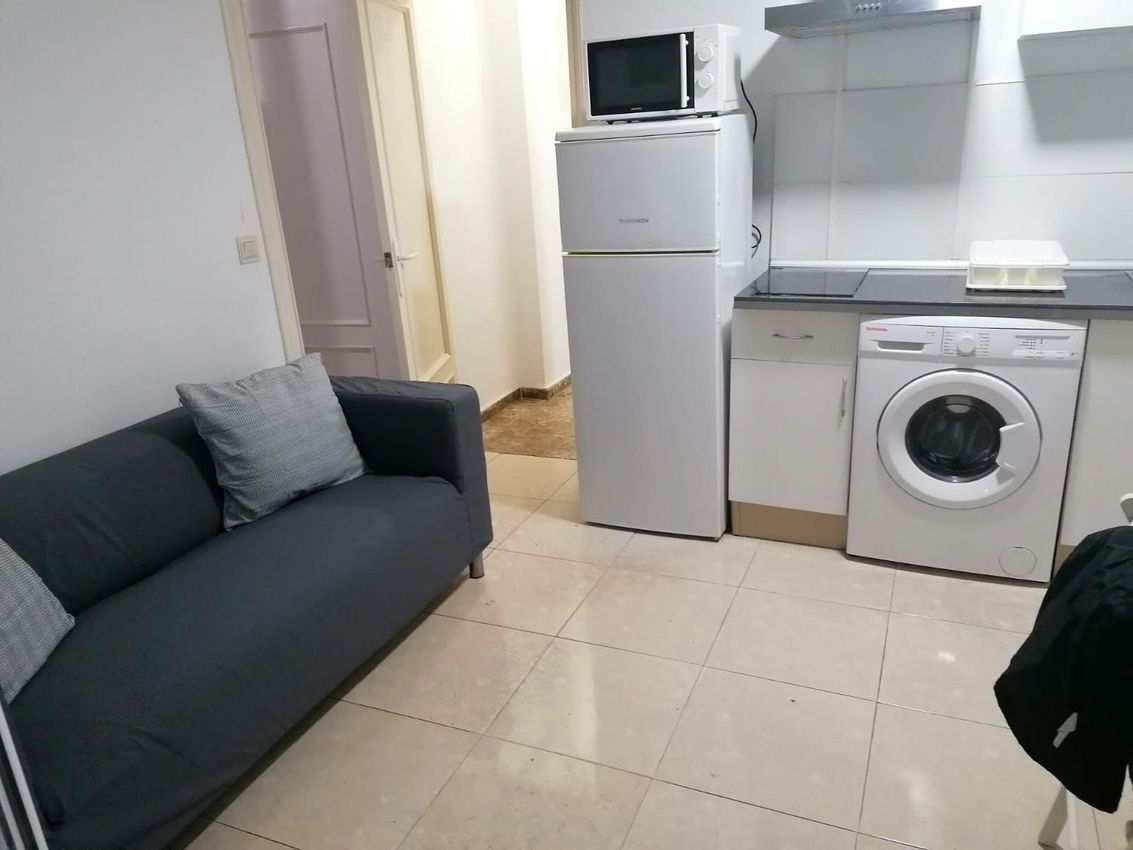 Living room of Flat for sale in  Valencia Capital  with Terrace, Furnished and Oven