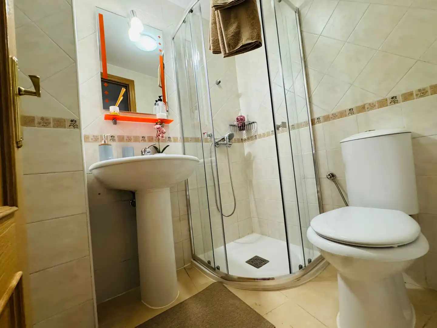 Bathroom of Duplexes for rent in Sevilla la Nueva  with Air Conditioner, Heating and Storage room