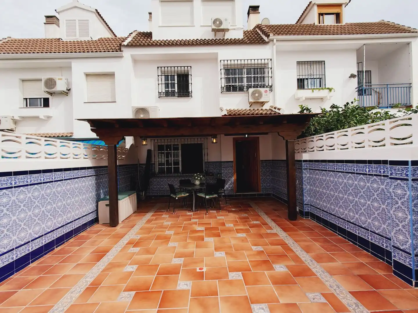 Terrassa de Casa adosada en venda en Alhaurín de la Torre amb Aire condicionat, Terrassa i Piscina