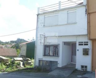 Vista exterior de Casa o xalet en venda en Cangas  amb Calefacció, Jardí privat i Terrassa