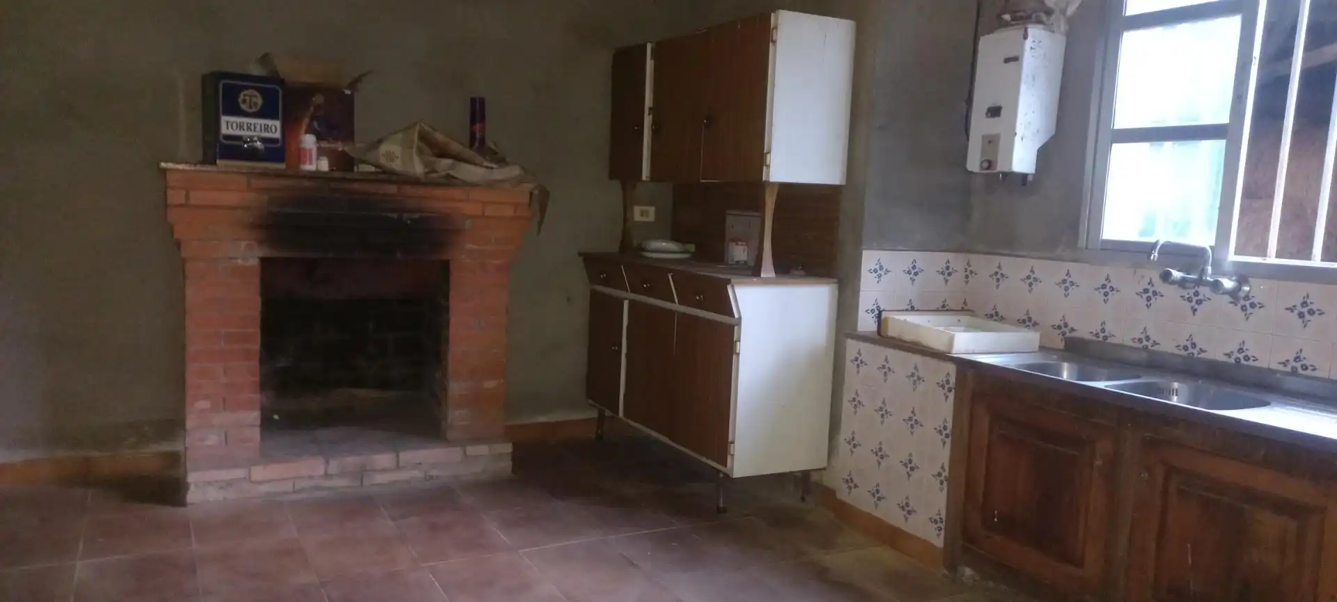 Cuina de Finca rústica en venda en Castro de Rei amb Jardí privat