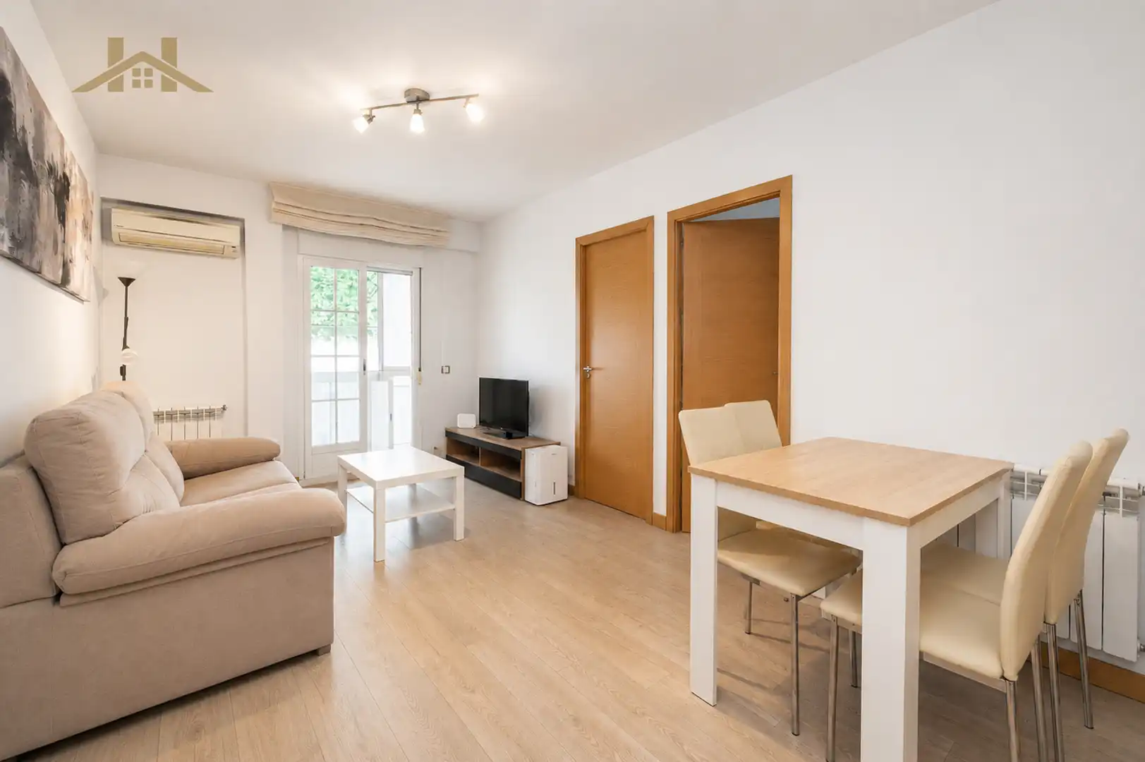 Living room of Flat for sale in Madrid  with Air Conditioner, Heating and Furnished