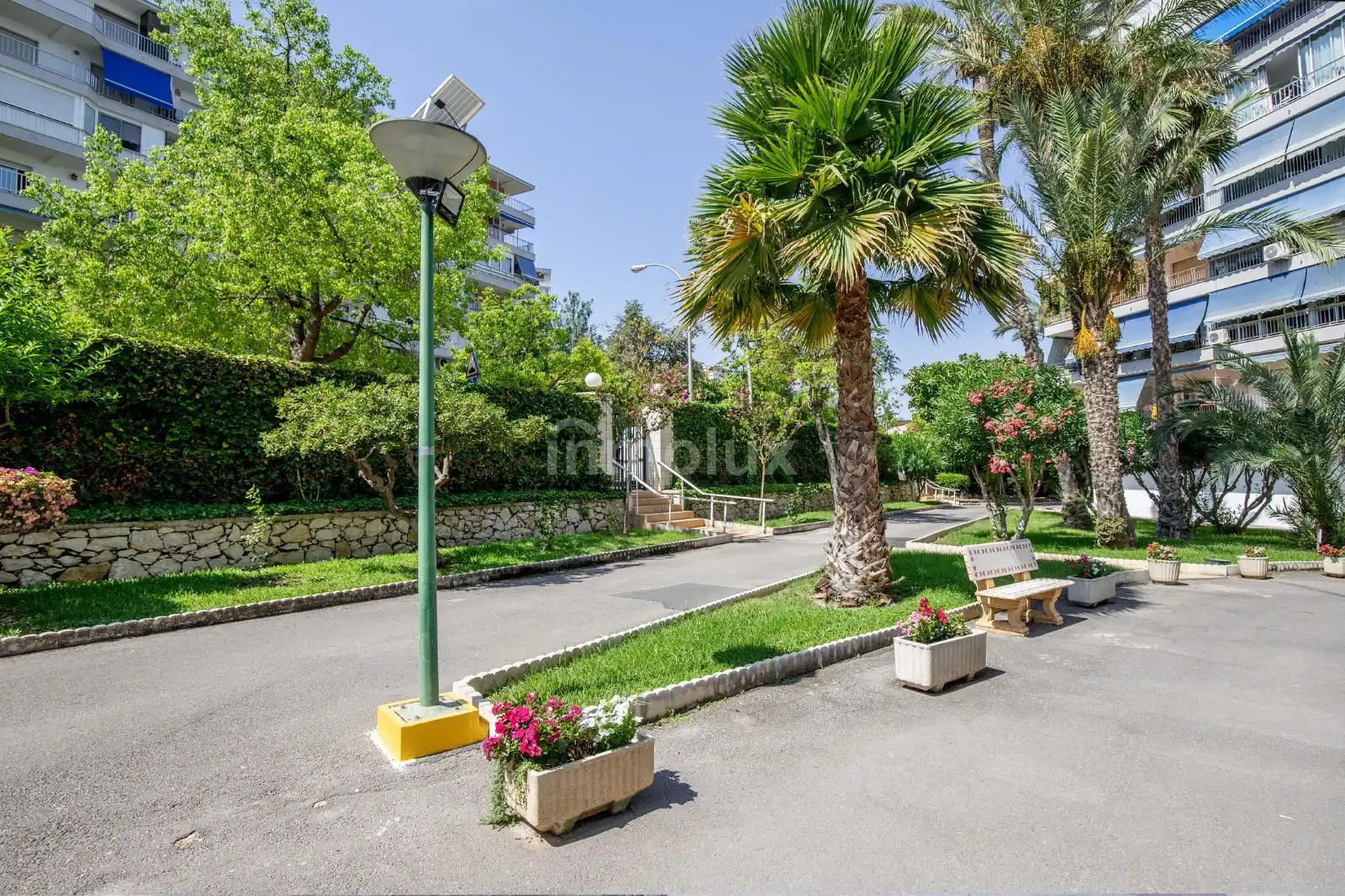 Vista exterior de Piso en venta en Alicante / Alacant con Terraza, Piscina y Amueblado