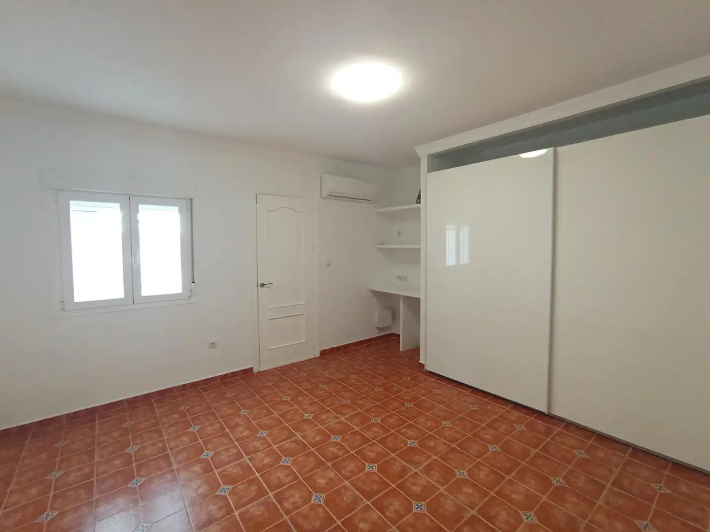Einfamilien-Reihenhaus zur Miete in Málaga mit Klimaanlage und Terrasse
