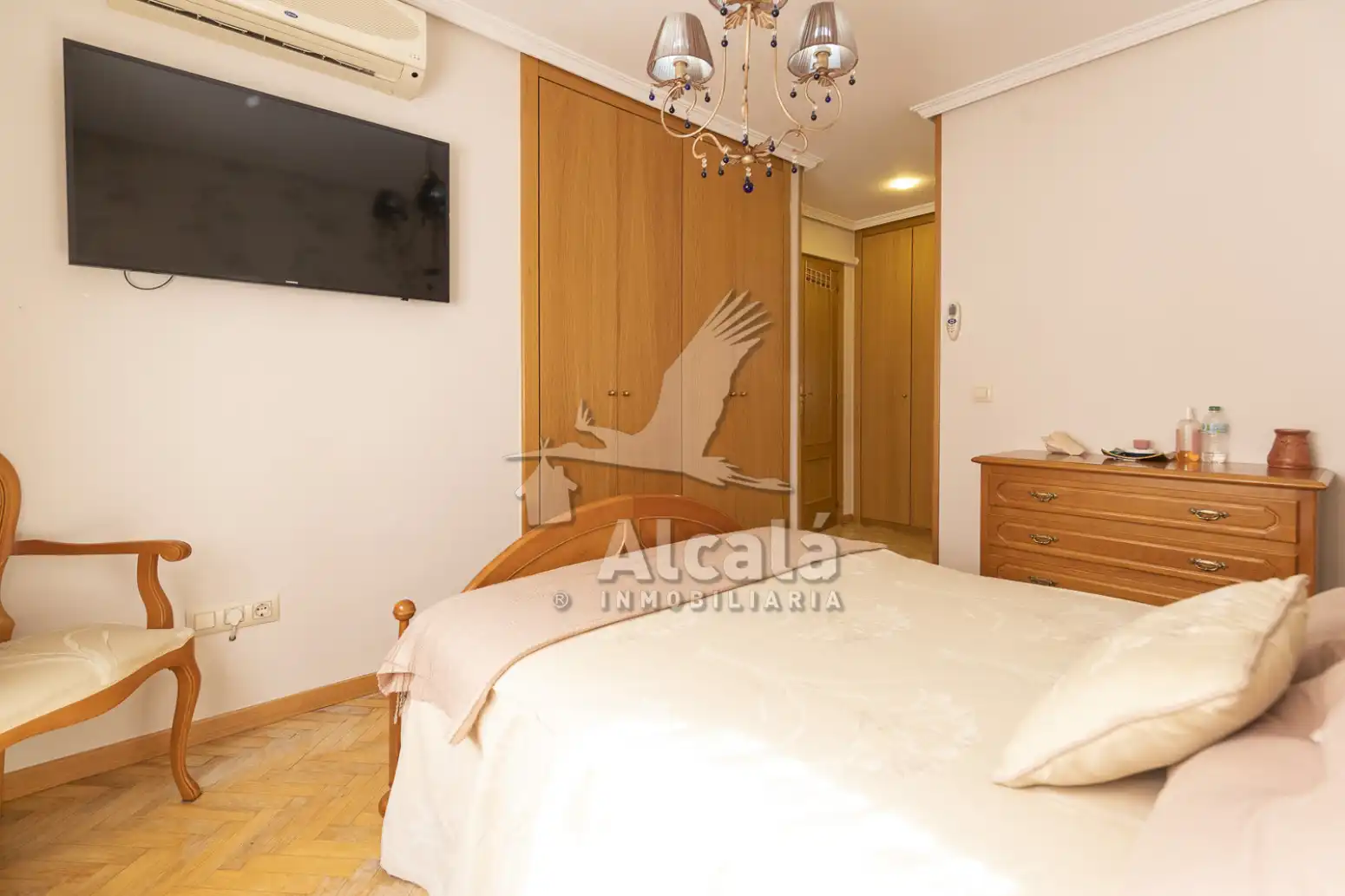 Bedroom of Houses for sale in Alcalá de Henares  with Air Conditioner, Heating and Parquet flooring