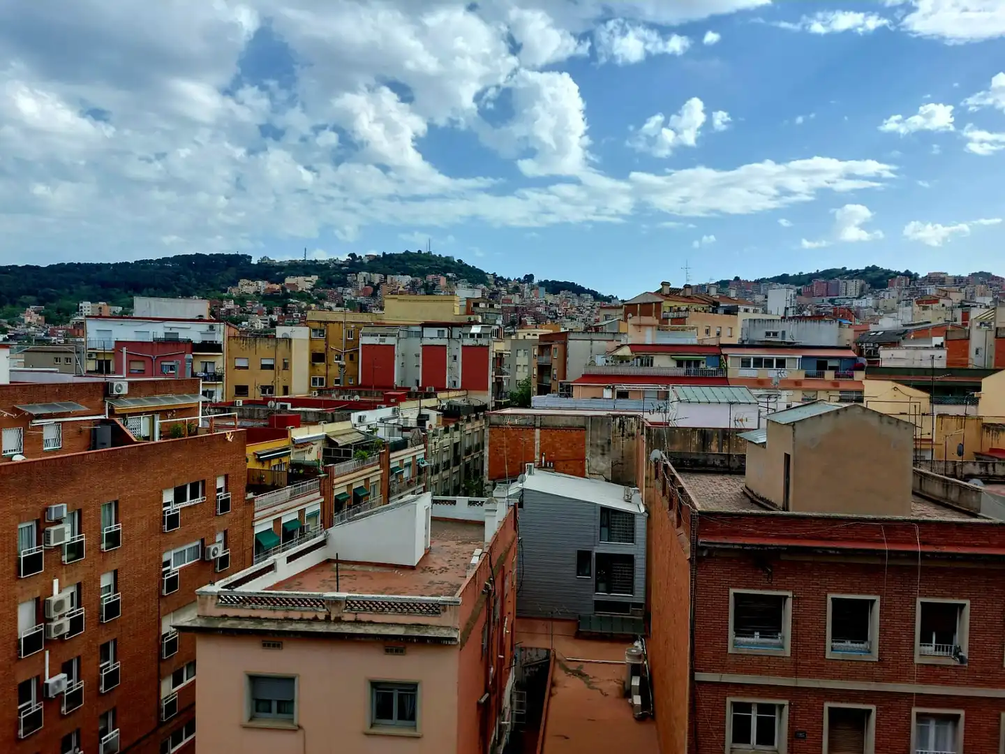 Vista exterior de Piso en venta en Barcelona con Calefacción
