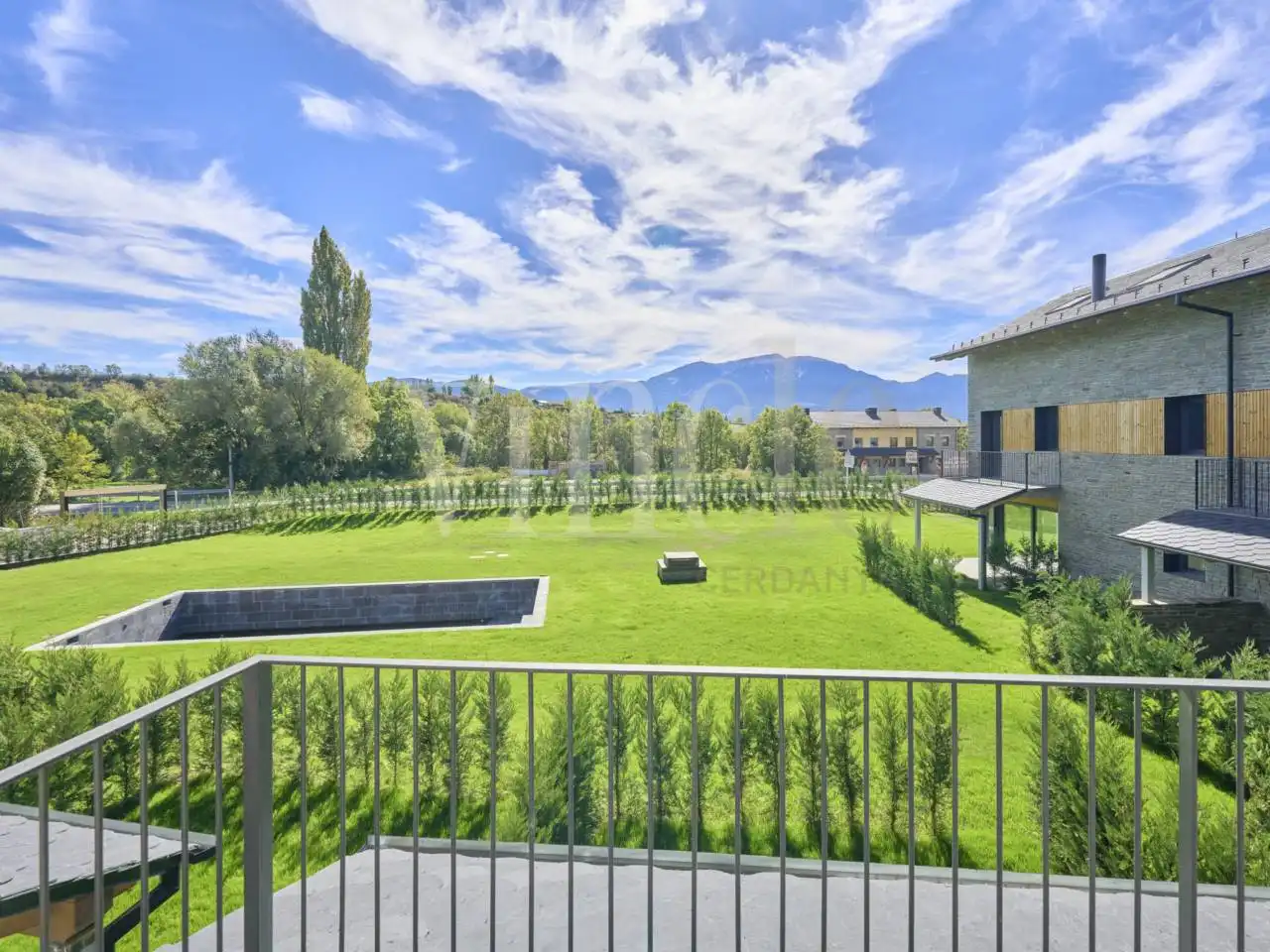 Vista exterior de Casa adosada en venta en Bolvir con Jardín privado, Parquet y Piscina comunitaria