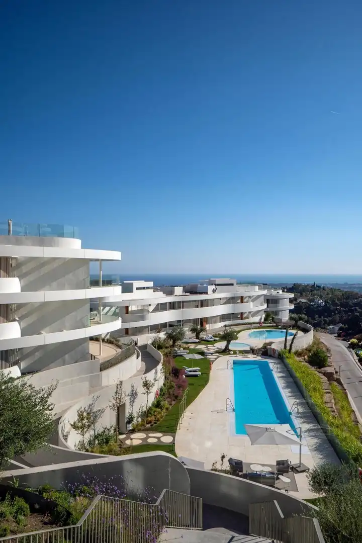Vista exterior de Planta baixa en venda en Benahavís amb Aire condicionat, Calefacció i Jardí privat