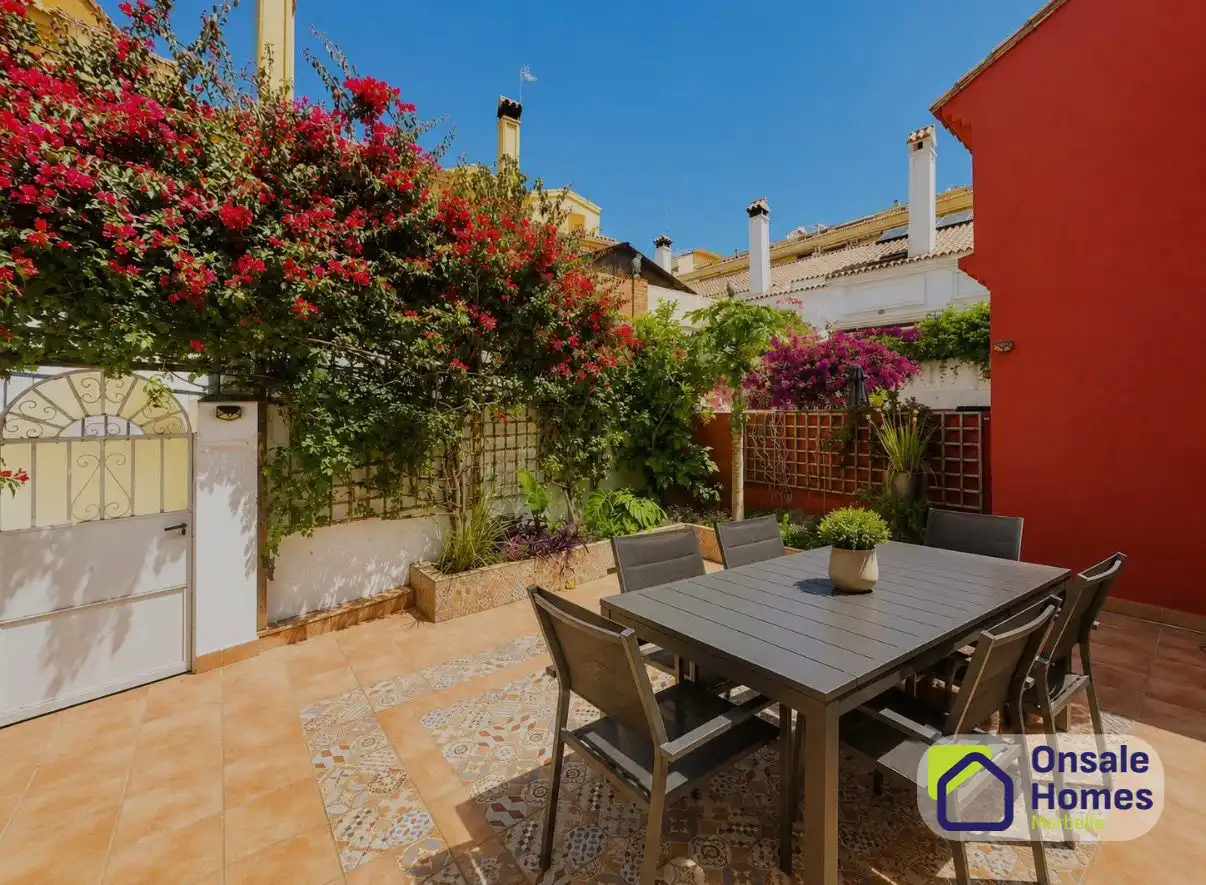 Garden of Detached homes for sale in Fuengirola  with Air Conditioner, Terrace and Balcony