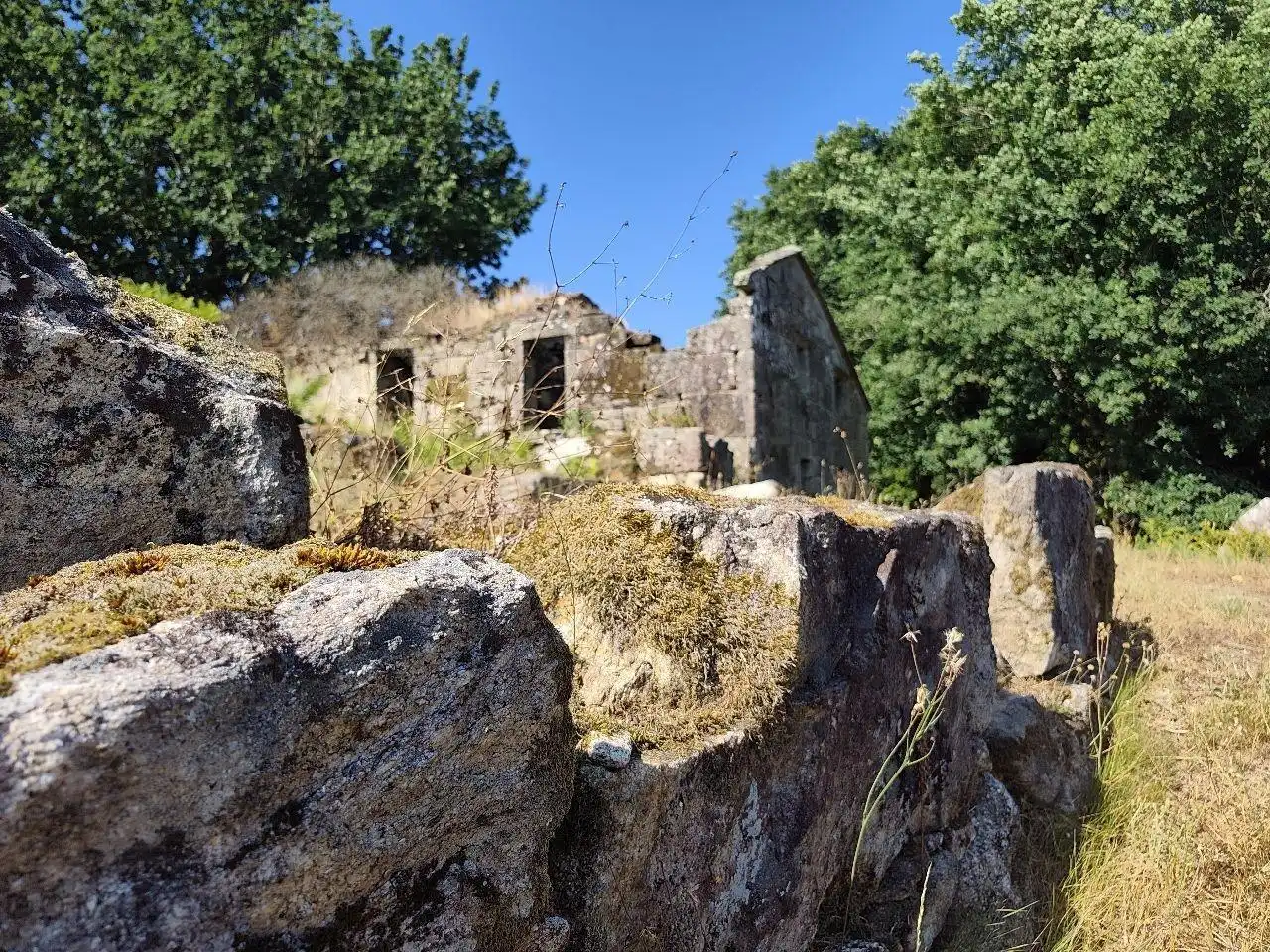 Vista exterior de Finca rústica en venda en Redondela amb Calefacció i Jardí privat
