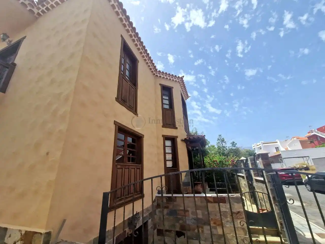 Vista exterior de Casa o xalet en venda en Arona amb Jardí privat, Terrassa i Traster