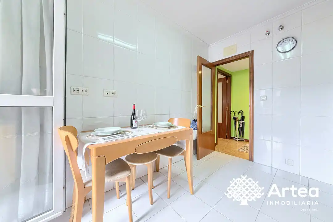 Comedor de Piso en venta en Bilbao  con Calefacción y Trastero
