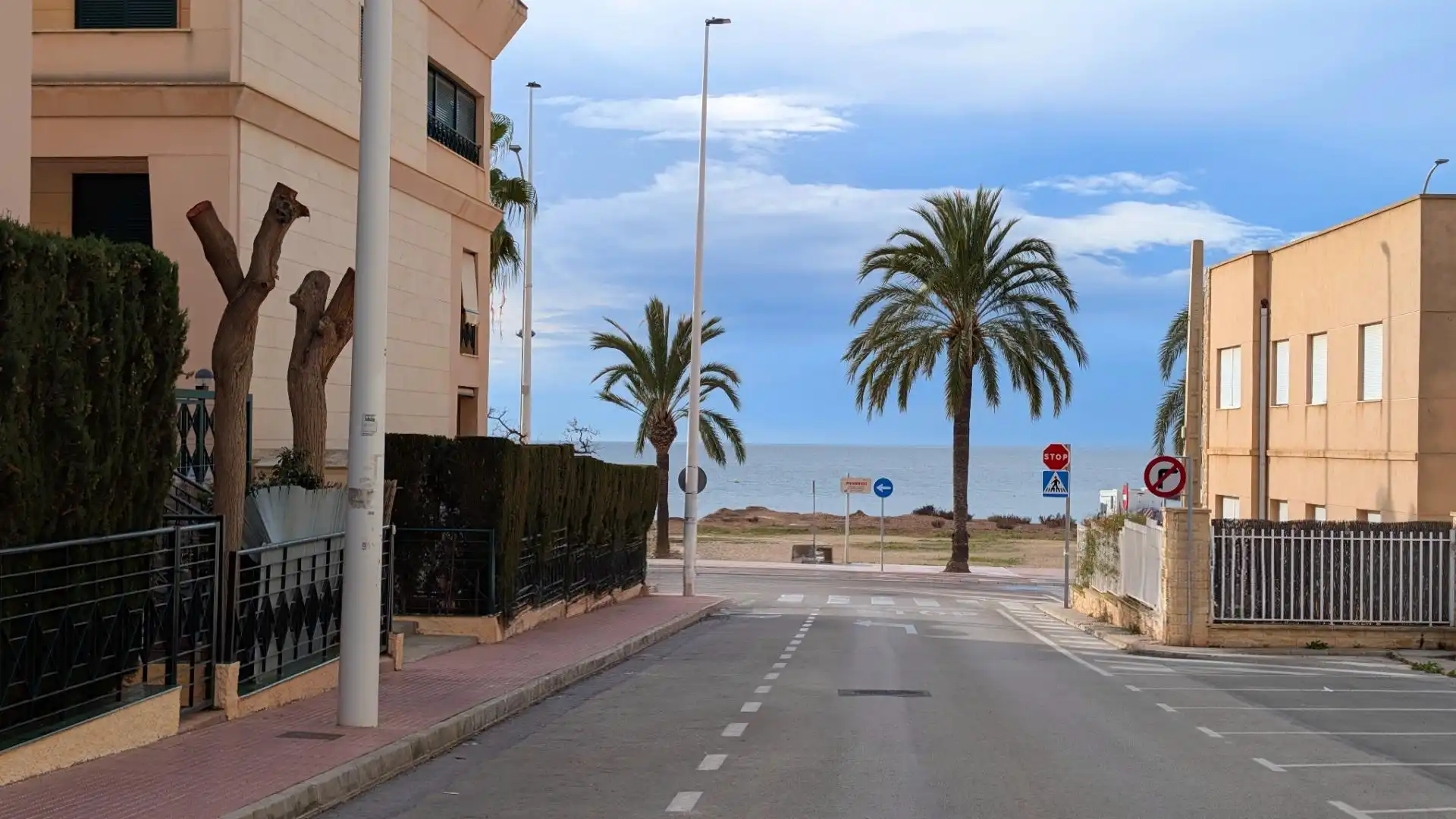 Vista exterior de Casa o xalet de lloguer en Santa Pola amb Aire condicionat, Calefacció i Jardí privat