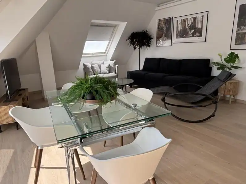 Esszimmer von Dachboden zur Miete in Ortigueira mit Privatgarten, Abstellraum und Möbliert