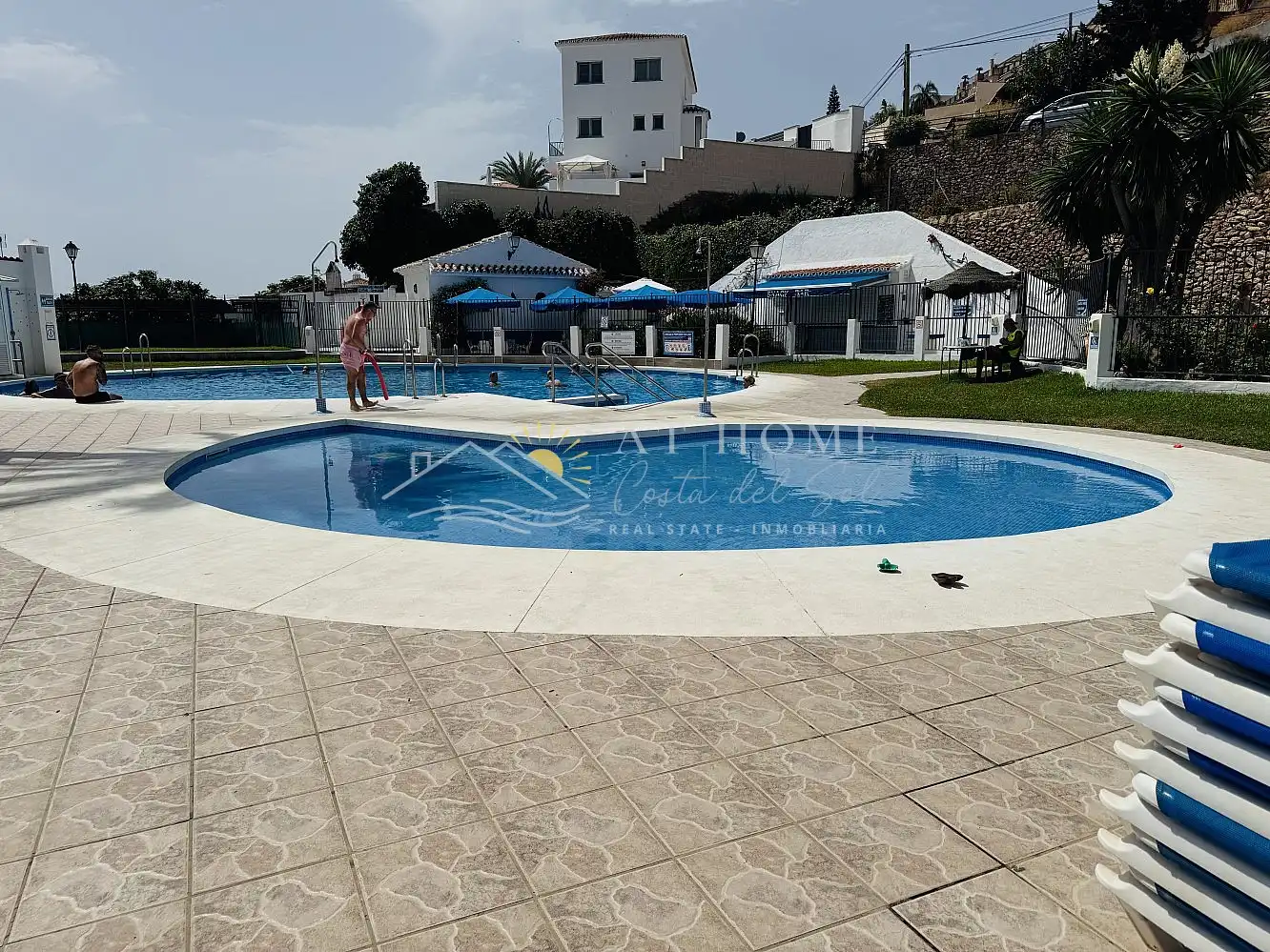 Piscina de Apartamento de alquiler en Nerja con Terraza, Piscina y Horno