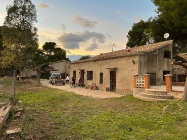 Villa con piscina in vendita a Urbanitzacions