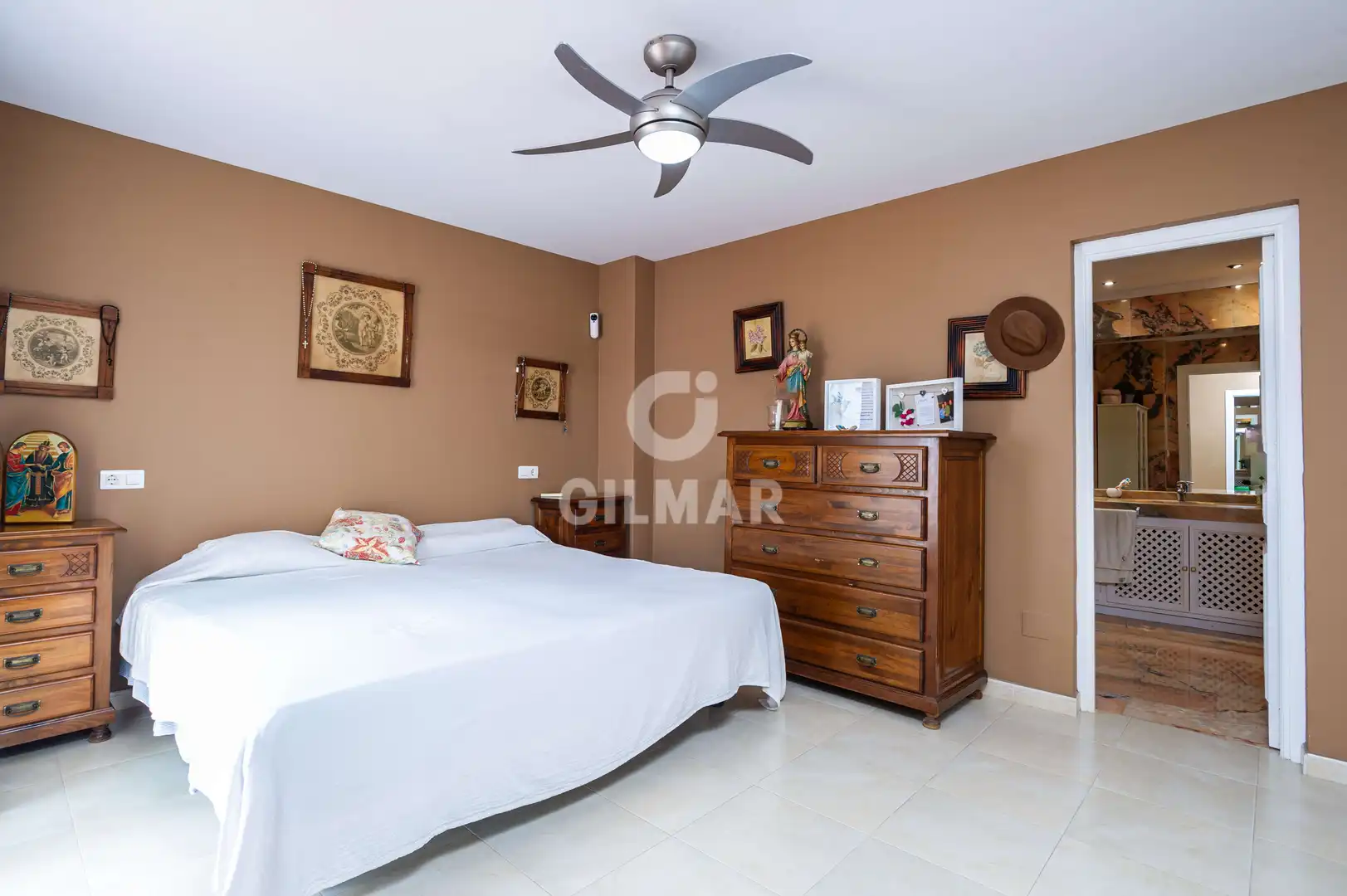 Dormitori de Apartament en venda en Marbella amb Jardí privat, Traster i Piscina